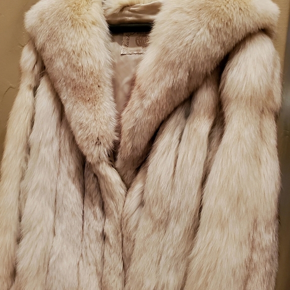 Fox Fur Coat: Ivory Fur with Brown Tips - Picture 16 of 17